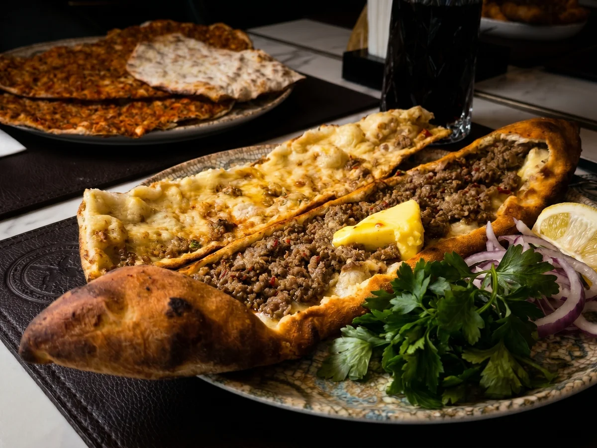 Kapalı Kıymalı Pide