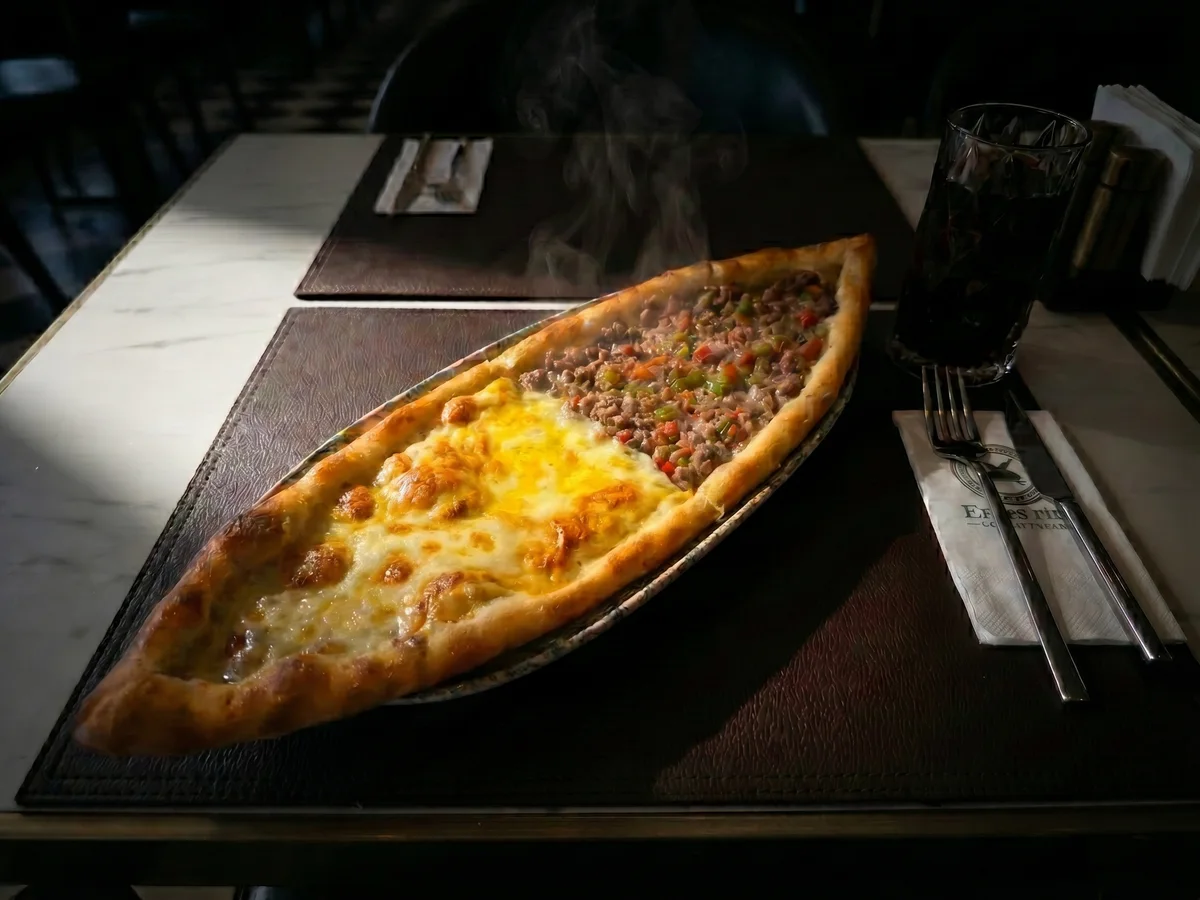 Yaprak Kıymalı Peynirli Pide