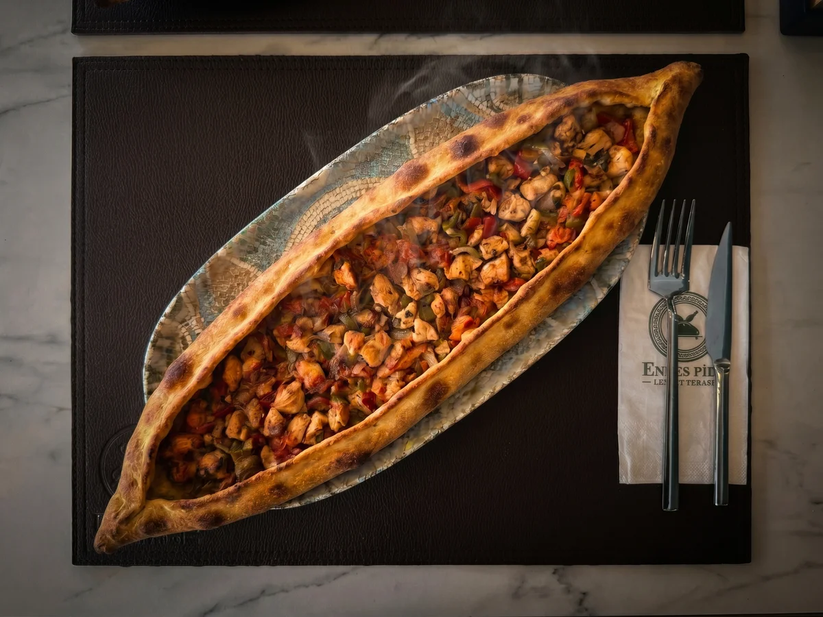 Tavuklu Pide